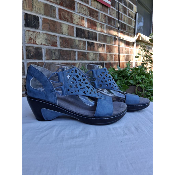 Women's JBU Blue Laser Cut Wedge Sandals Size 11 Black Sole NEW - Picture 4 of 12